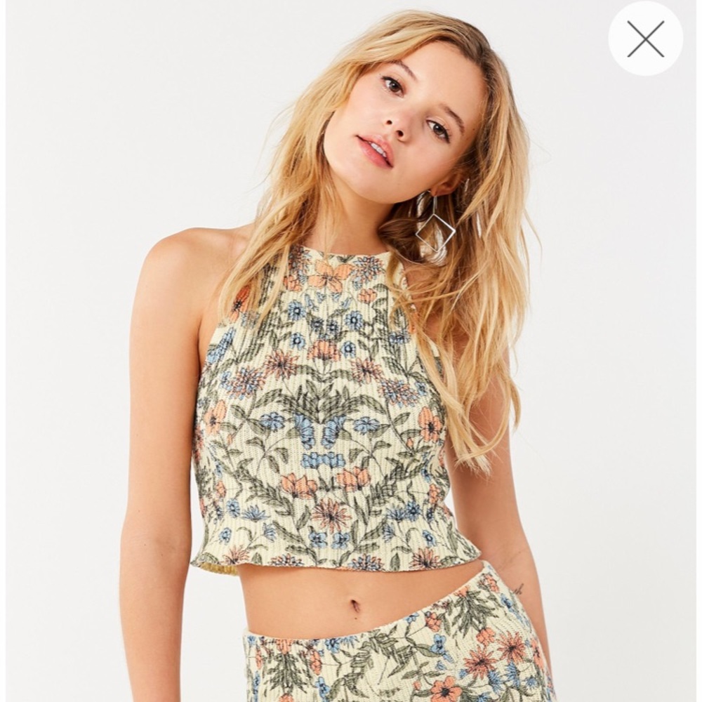 🌟ISO: URBAN OUTFITTERS FLORAL SWEATER TANK TOP🌟